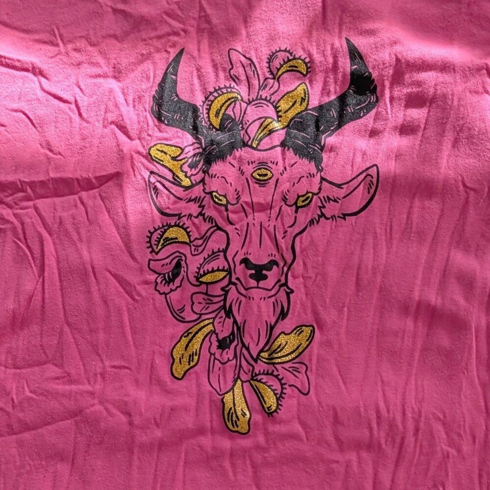 Pink goat shirt with glitter details